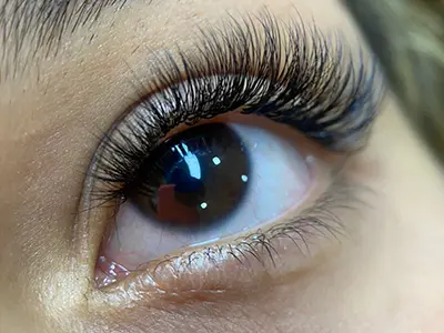 Beautifully enhanced lashes created with the Volume 3D-5D service, showcasing fullness and dramatic flair.